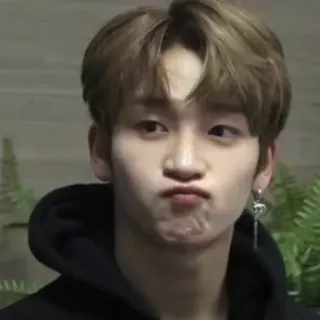 ❄️ c389884e 人物, 男人, 脸, 撅嘴, 韩国 telegram sticker