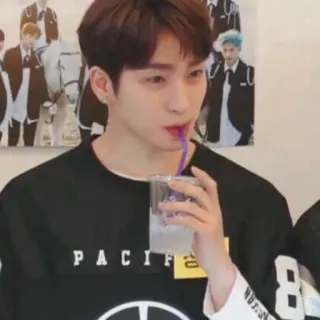 ❄️ d7bdb516 PACIF telegram sticker