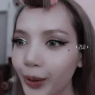 ♟ 5c344ea0 Lisa 리사 女人, 韩国, lisa, 歌手, 名人, 化妆 telegram sticker