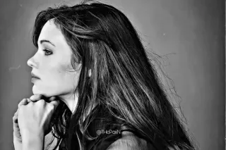 🎫 094a74c2 @ThePailN 여자, 흑백, 인물 사진, 옆모습, 머리카락 telegram sticker