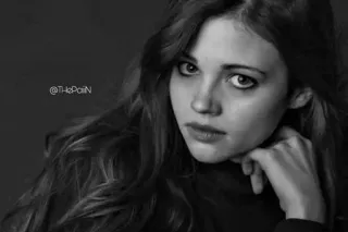 🎫 4d431a92 @ThePoiN 여자, 인물사진, 단색, 흑백, 소녀 telegram sticker