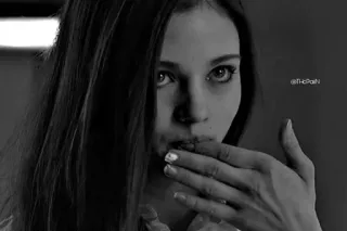 🎫 9d53737e @ThePath 여자, 흑백, 인물, 소녀, 먹는 telegram sticker