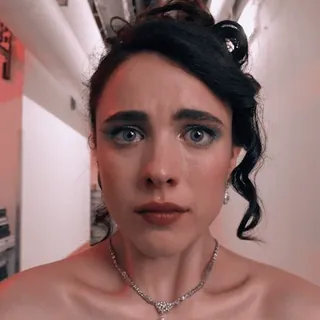 🥺 daddd86b 여자, 얼굴, 초상화, 보석, 표정 telegram sticker