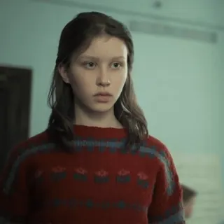 😒 3dd37900 Mädchen, Pullover, Porträt, jung, Kind, drinnen telegram sticker