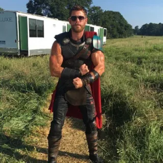 💪 b9f6aca3 Thor superhero, marvel, avengers, chris hemsworth telegram sticker