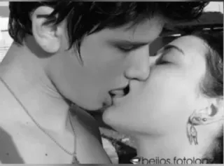 😍 4be7db8c beijos fotolons baiser, amour, couple, plage telegram sticker