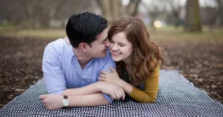 😍 5d1b9e0d couple, amour, romance, parc, heureux, pique-nique telegram sticker