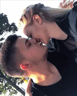 😍 c5224021 couple, baiser, amour, romance, affection, ensemble, relation telegram sticker