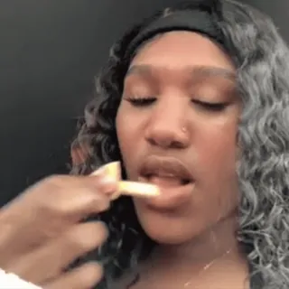 🍟 f2bbbfc9 mulher, comendo, batatas fritas, comida, retrato whatsapp sticker