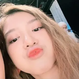 ❄️ 9f6f5426 Selfie, Femme, Fille, Portrait, Visage, Personne telegram sticker