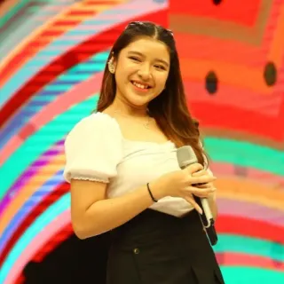 ❄️ ef04f947 ado, fille, souriante, micro, portrait, mignon telegram sticker