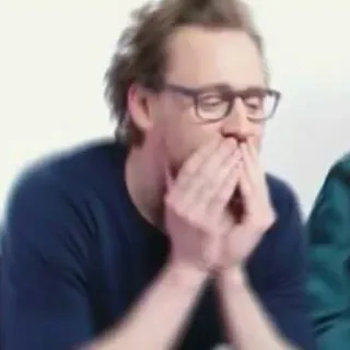 🤭 61d76bad Tom Hiddleston tom hiddleston, aktor, kacamata, potret, ekspresi, terkejut whatsapp sticker