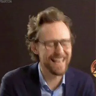 😂 b3faf013 Tom Hiddleston pria, aktor, kacamata, setelan, potret whatsapp sticker