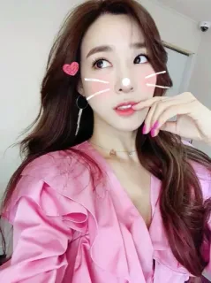 👀 22d7c21b ผู้หญิง, ภาพเหมือน, สีชมพู, ความงาม, เซลฟี่, น่ารัก telegram sticker