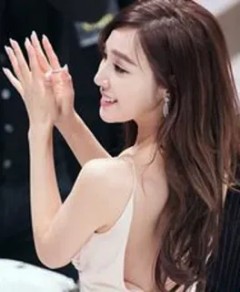 👏 3258f0ca ผู้หญิง, ภาพเหมือน, ผม, ใบหน้า, เด็กผู้หญิง, ผู้คน telegram sticker