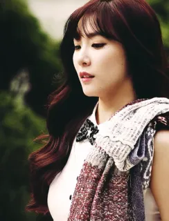 😔 49514c1f ผู้หญิง, ผ้าพันคอ, ภาพเหมือน, ความงาม, สไตล์, แฟชั่น telegram sticker