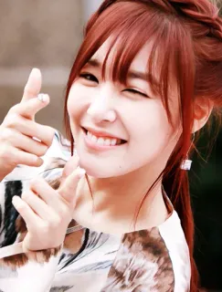 😆 94412352 ผู้หญิง, ยิ้ม, ผม, ขยิบตา, ทำมือเป็นปืน, มีความสุข, ภาพเหมือน telegram sticker