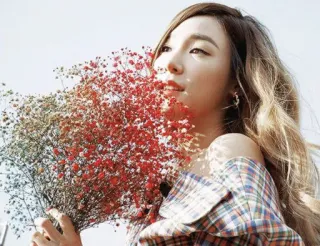 🌹 aadb2600 ผู้หญิง, ดอกไม้, ภาพเหมือน, คน, ความงาม, สไตล์ telegram sticker