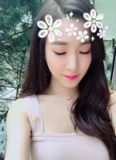 😌 bac26d7b ผู้หญิง, ดอกไม้, ภาพเหมือน, เซลฟี่, น่ารัก, ความงาม, ผู้หญิง telegram sticker