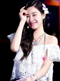 😂 d351170a ผู้หญิง, เกาหลี, ภาพเหมือน, เสื้อสีขาว, ดอกไม้, นักแสดงหญิง telegram sticker