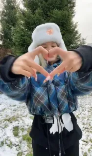 🌟 d57d4bb6 mulher, inverno, coração, neve, chapéu telegram sticker