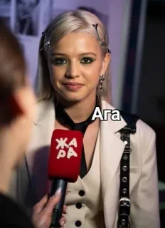 🌟 dd0951d9 Ага mulher, entrevista, loira, microfone, russa, mídia telegram sticker