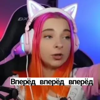 😃 5e6e5140 Вперёд вперёд вперёд phụ nữ, tóc hồng, tai nghe, tai mèo whatsapp sticker