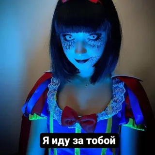 😈 72ba3a33 Я иду за тобой rùng rợn, bạch tuyết, đáng sợ, halloween, cô gái, búp bê whatsapp sticker