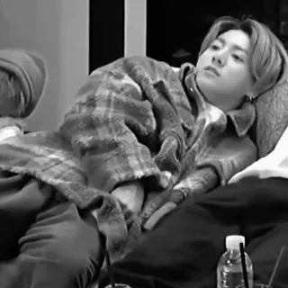 😕 79bcc66a Jungkook kpop, idol, persona, uomo, assonnato telegram sticker