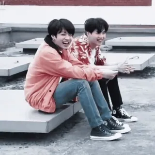 🖇 e22c62ce 人々, 笑顔, 友情, カジュアル, アウトドア telegram sticker