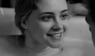 🔗 70ab790b mujer, sonriendo, blanco y negro, retrato, persona, feliz, cara telegram sticker