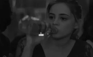 🔗 c9458108 mujer, bebiendo, agua, botella telegram sticker