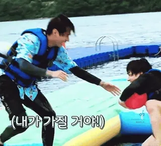 😁 5f6088c3  (내가 가질 거야!) Koreański, Woda, Śmieszne, Figlarny, Przyjaciele, Aktywność telegram sticker