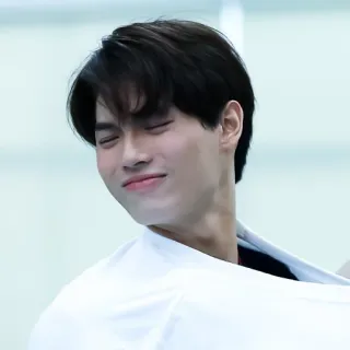 ☺️ b2c1736b 男性, 人, ポートレート, アジア人, ハンサム, 笑顔 telegram sticker