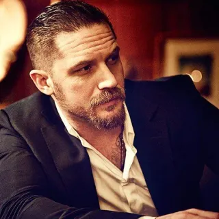 🤨 09615357 Tom Hardy ator, homem, retrato, terno, barbudo telegram sticker