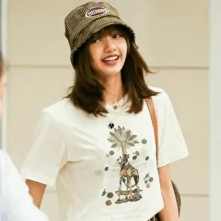 ☁️ 29f97960 Lisa 女人, 名人, 丽莎, 歌手, 女孩, 帽子, 时尚, 风格 telegram sticker