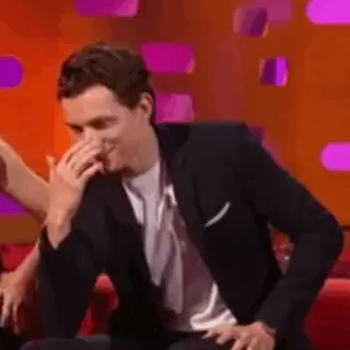 ⚙ 70984278 Tom Holland актер, знаменитость, мужчина, костюм, смеющийся, портрет telegram sticker