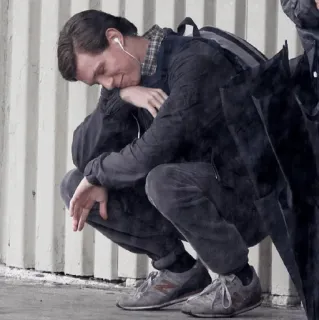 ⚙ ae01c5b7 мужчина, на корточках, отдыхает, наушники, повседневный, уставший, ожидание telegram sticker