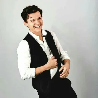 ⚙ d77eb862 Tom Holland актер, знаменитость, мужчина, жилет, улыбка telegram sticker