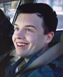 🌟 e243f115 Cameron Monaghan Mann, lächelnd, Porträt, Schauspieler, Person whatsapp sticker