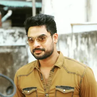 😉 6229b74f mężczyzna, okulary przeciwsłoneczne, portret, koszula, aktor telegram sticker