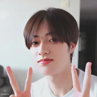 ☺️ 5ac9dca6 homme, signe de paix, portrait, selfie, personne, jeune telegram sticker