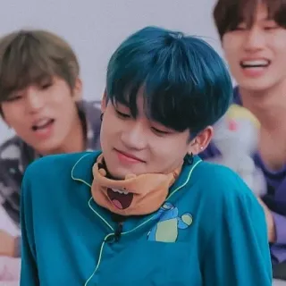 ☺️ 7d02d3a5 kpop, idol, pyjama, cheveux bleus, coréen, asiatique telegram sticker