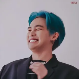 🤣 b1edcc38 TREFLM portrait, personne, sourire, cheveux bleus, joyeux telegram sticker