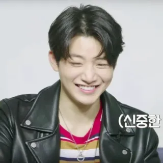 😄 cd1bca6b 신중한 homme, sourire, personne, portrait, coréen telegram sticker