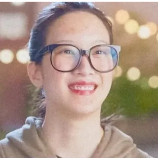 💕 622ce53b orang, wanita, kacamata, tersenyum, potret, dalam ruangan telegram sticker