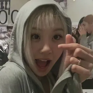 ❤️ f1f53f77 donna, felpa con cappuccio, ritratto, ragazza, moda, carina telegram sticker