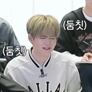 😖 554922d6 둠칫 persoon, koreaans, man, binnen, uitdrukking, grappig telegram sticker