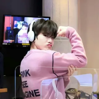 💪 8268923f DRINK
SEE
GINS kpop, idol, schattig, trui telegram sticker