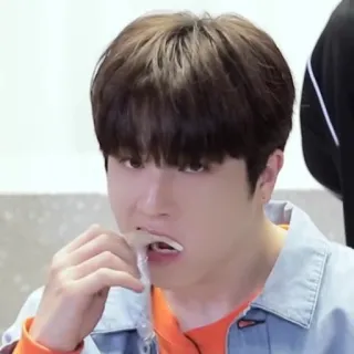 🤤 bba39e8c man, eten, voedsel, koreaans, aziatisch, portret telegram sticker